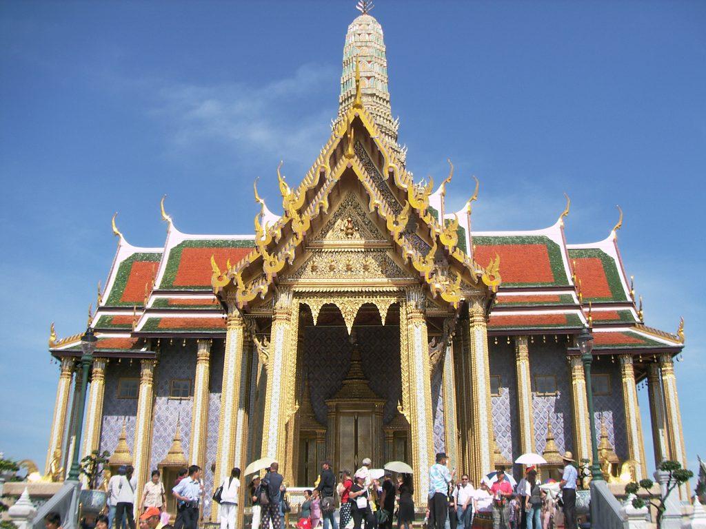 Bangkok is de hoofdstad van Thailand en biedt een scala aan bezienswaardigheden, waaronder de Grand Palace en de Wat Arun. 
