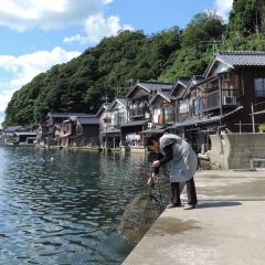Bouwsteen Japan: Traditioneel boothuis aan zee_vanVerre